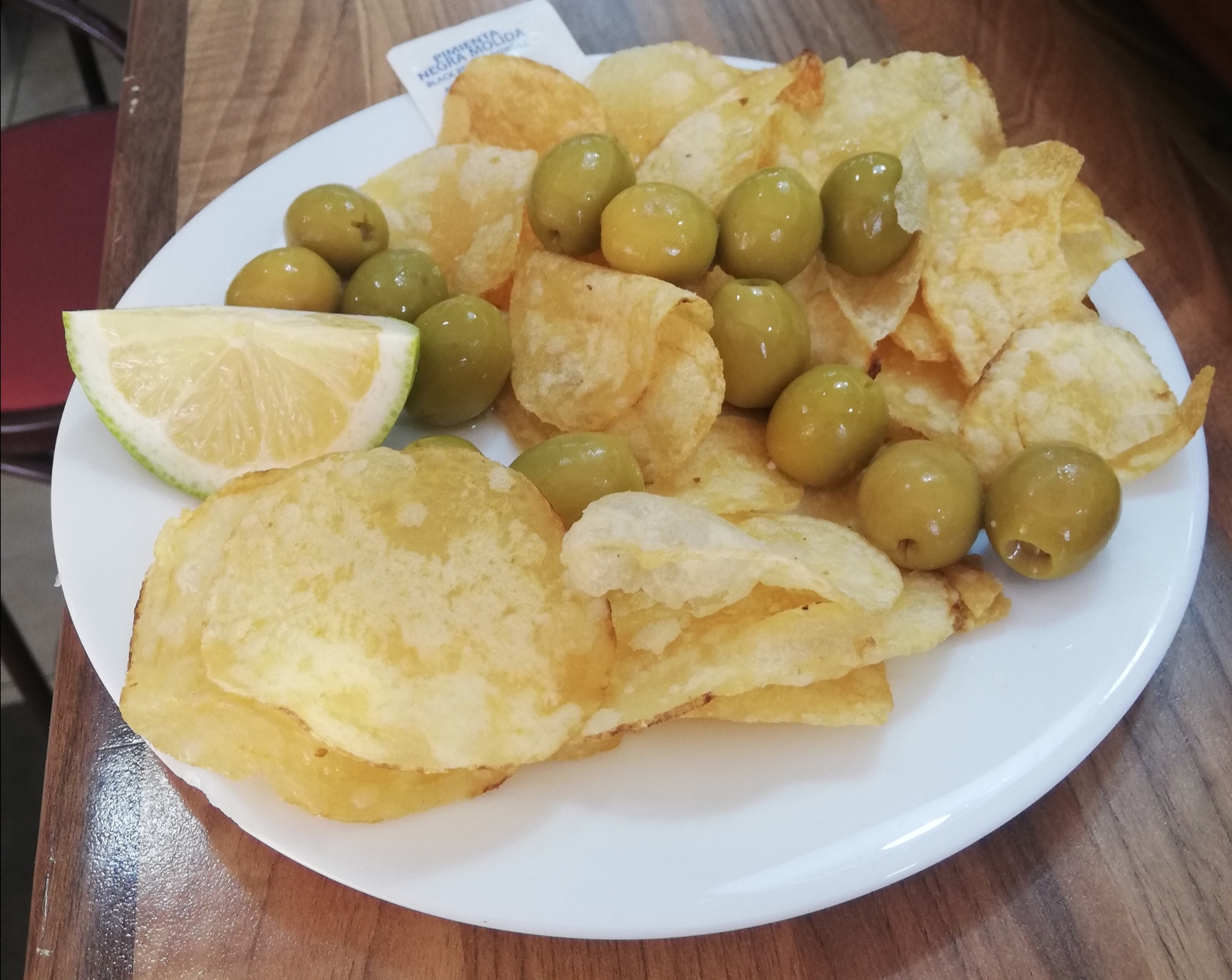 Patatas fritas con olivas