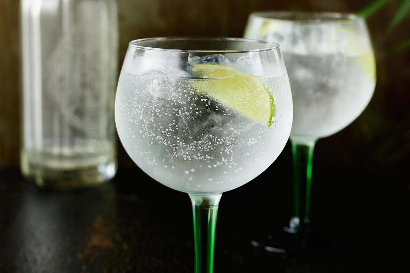 CUBATAS Y GIN TONIC